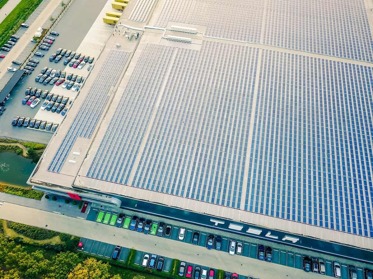 Tesla Tilburg assembly plant roof solar